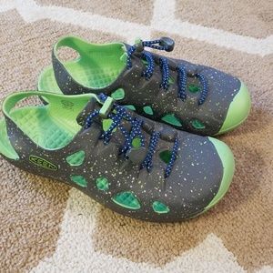Boys Keen Shoes Size 4